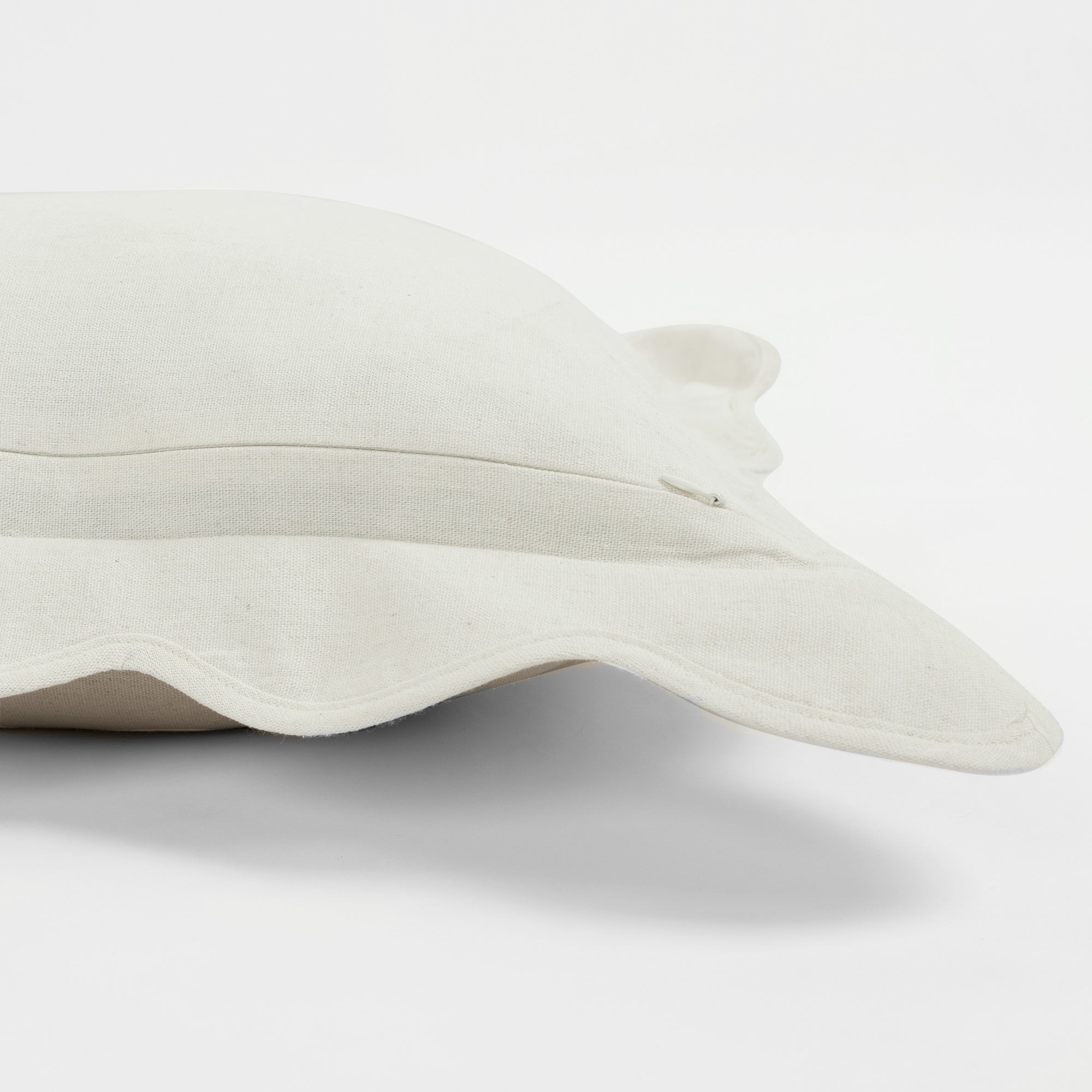 Dark Linen/ Off White | 20"H x 20"W