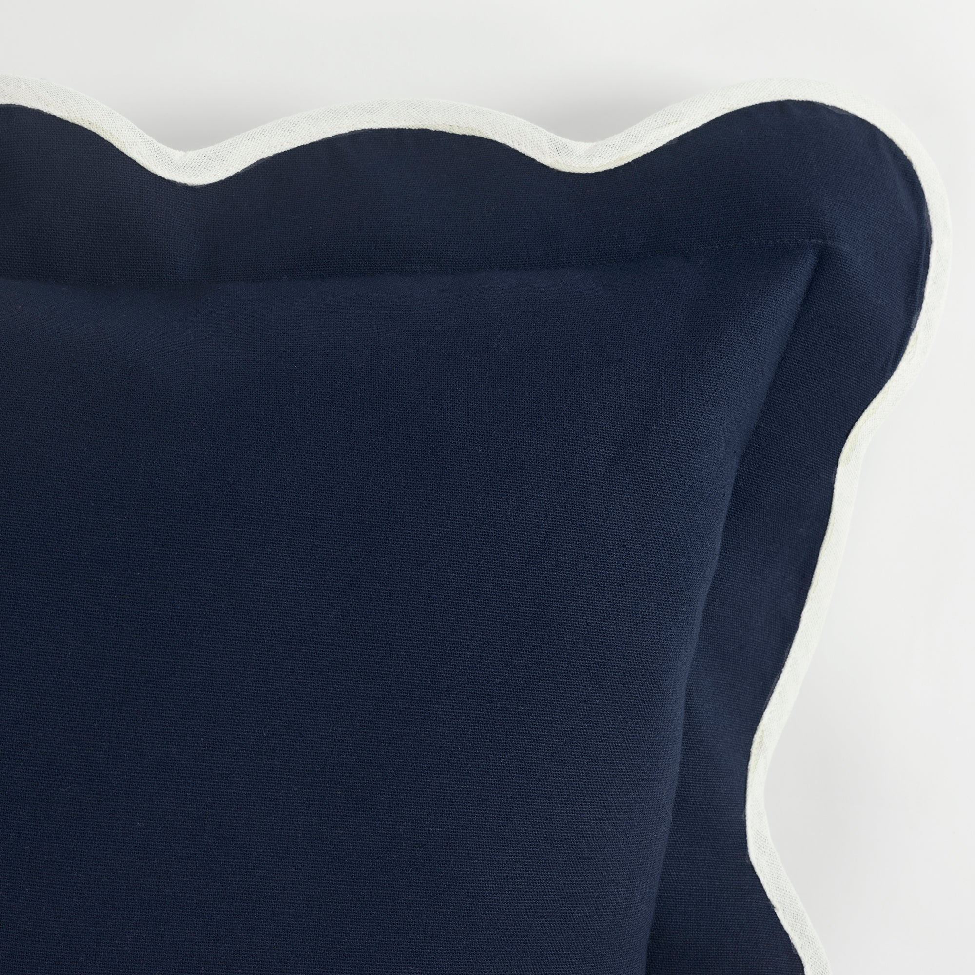 Navy/Off White | 20"H x 20"W