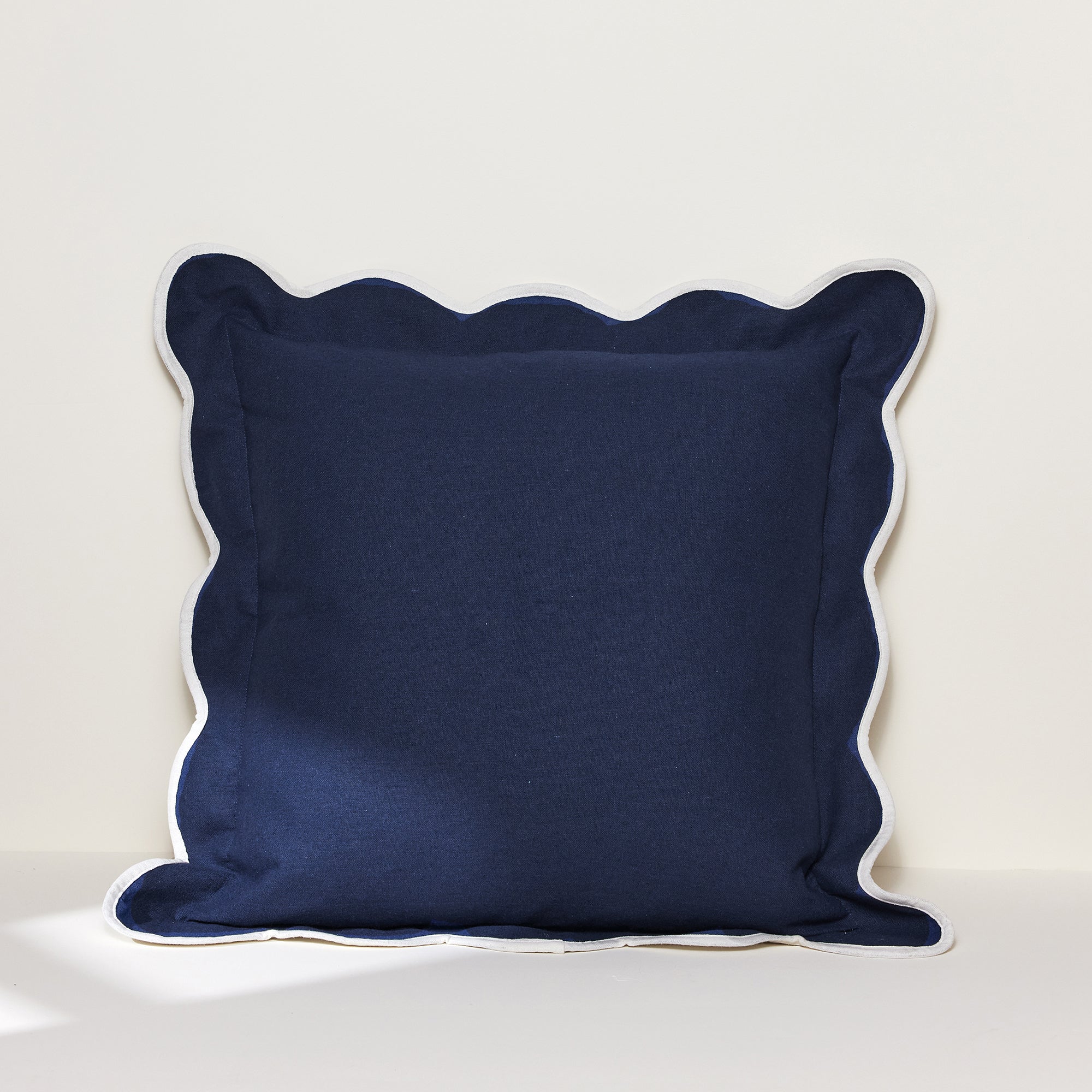 Navy/Off White | 20"H x 20"W