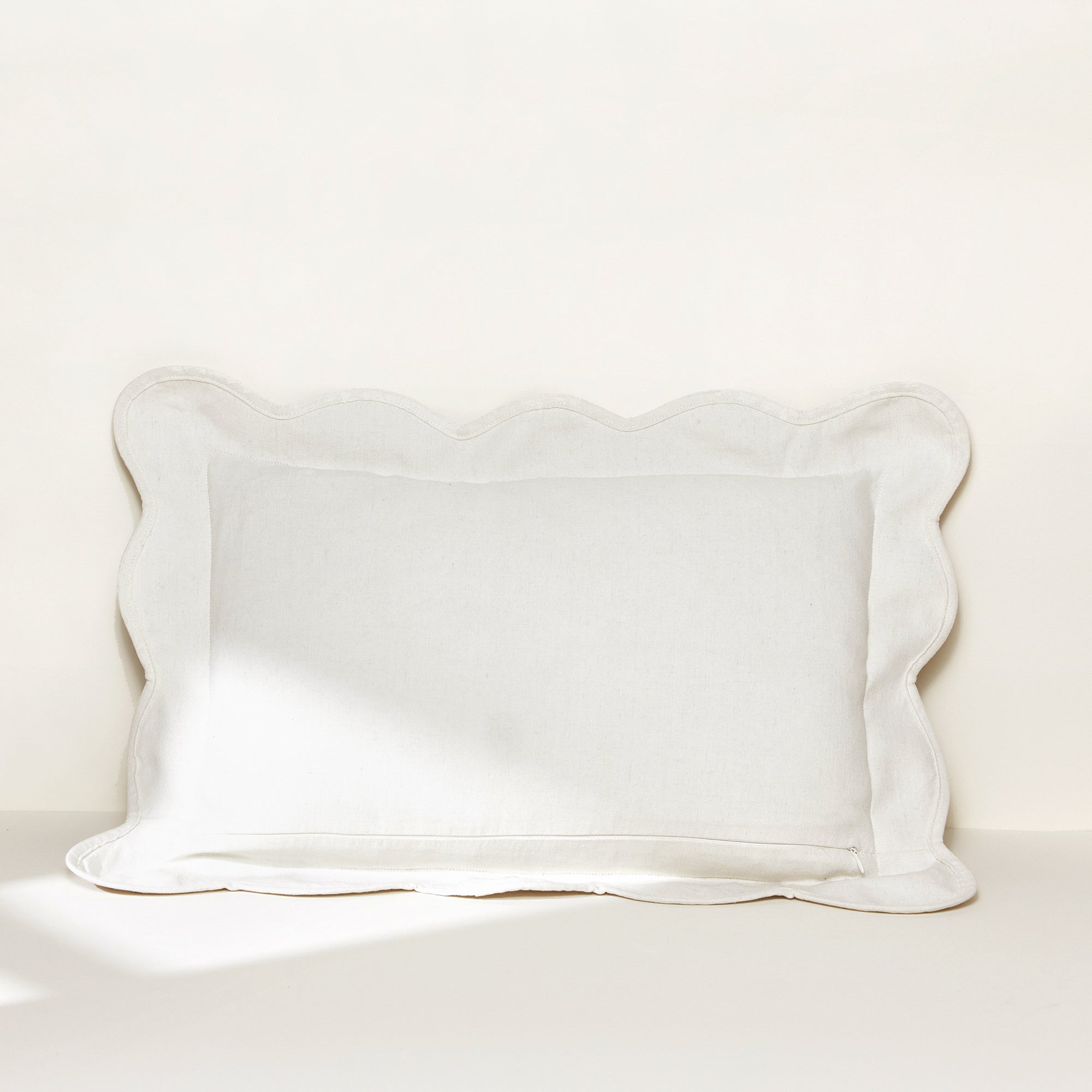 Light Gray/ Off White | 20"H x 20"W