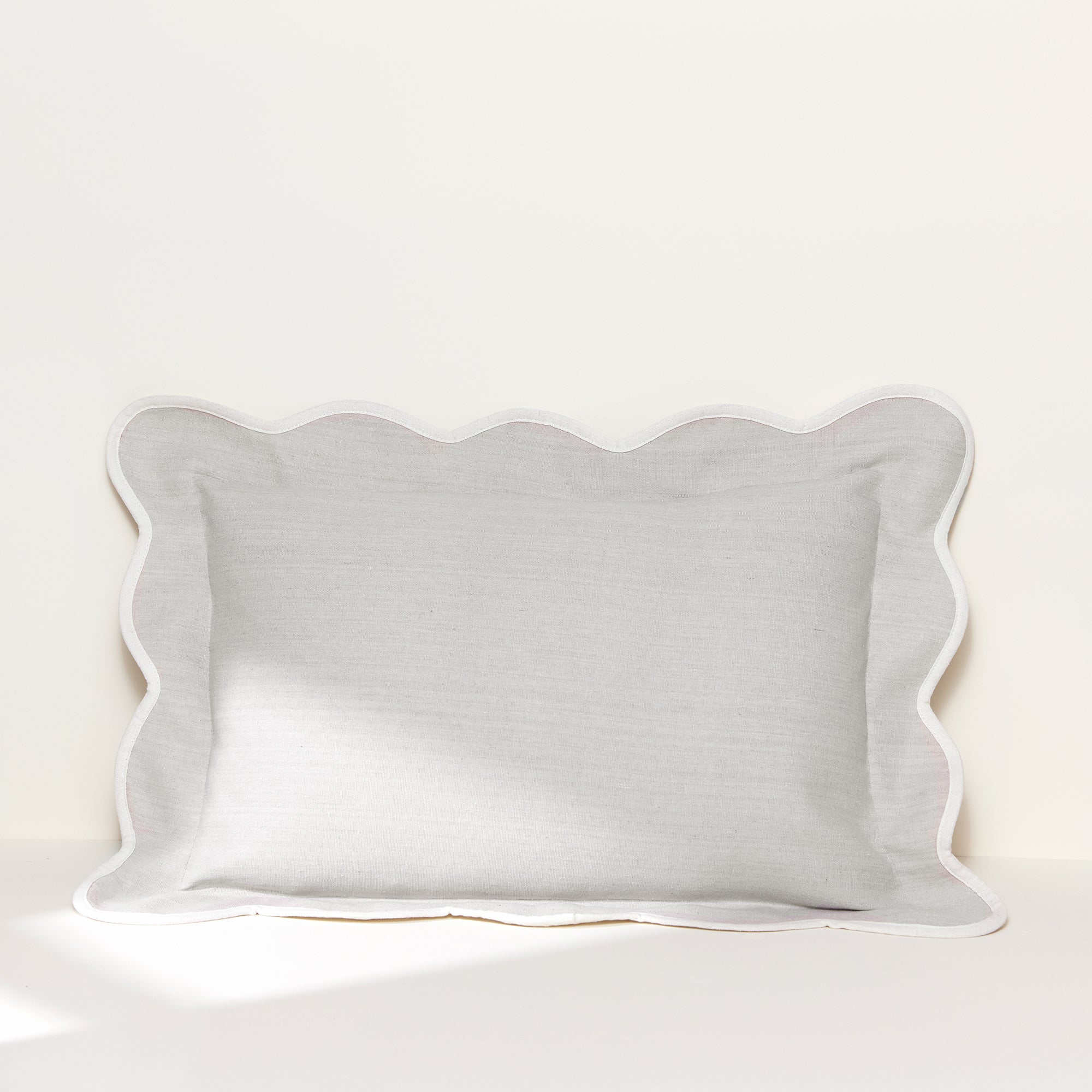 Light Gray/ Off White | 20"H x 20"W