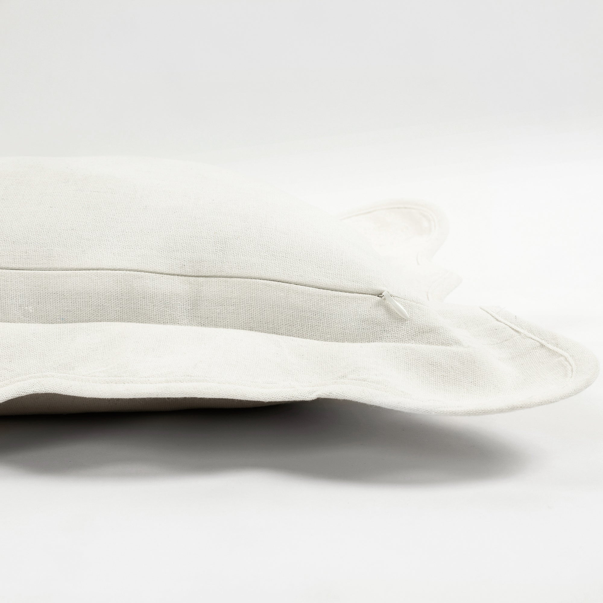 Dark Linen/ Off White | 13"H x 20"W