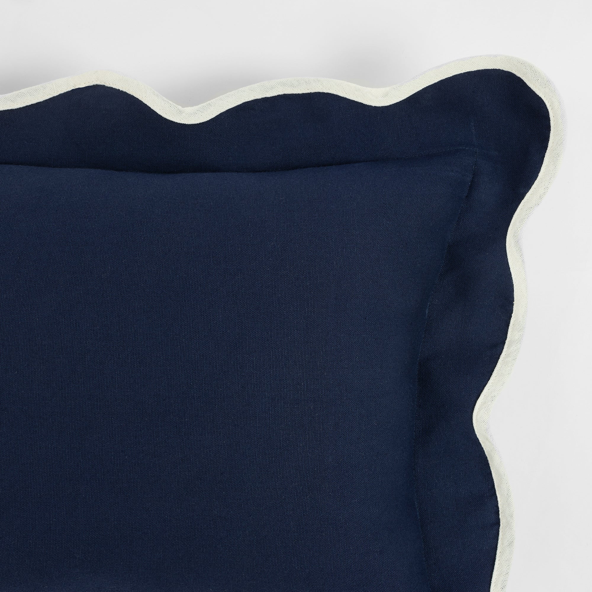 Navy/Off White | 13"H x 20"W