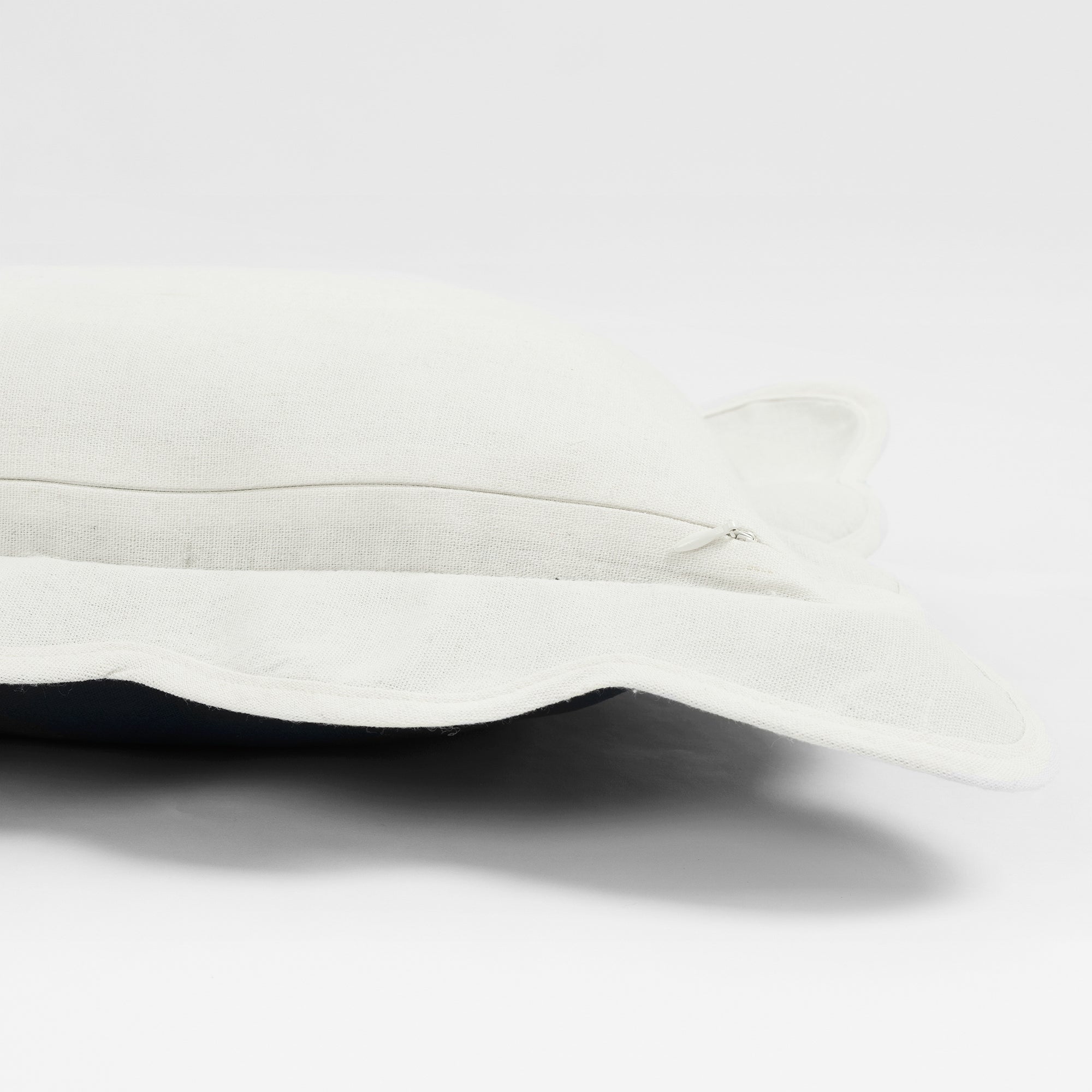 Navy/Off White | 13"H x 20"W