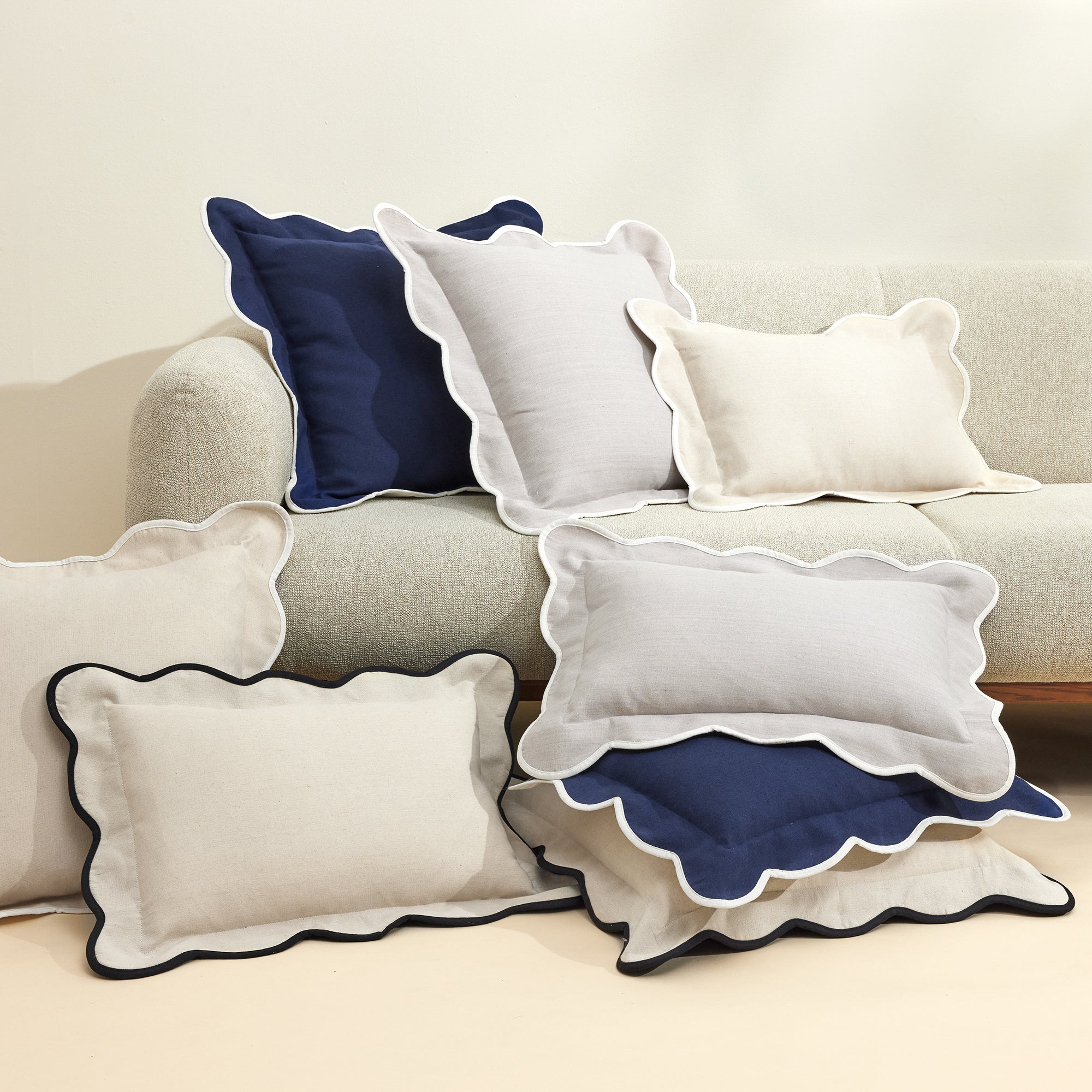 Dark Linen/Black | 13"H x 20"W