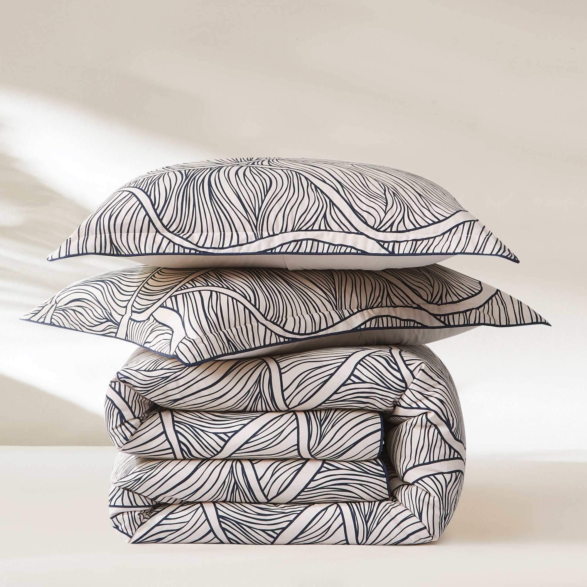 Navy/Neutral | Queen