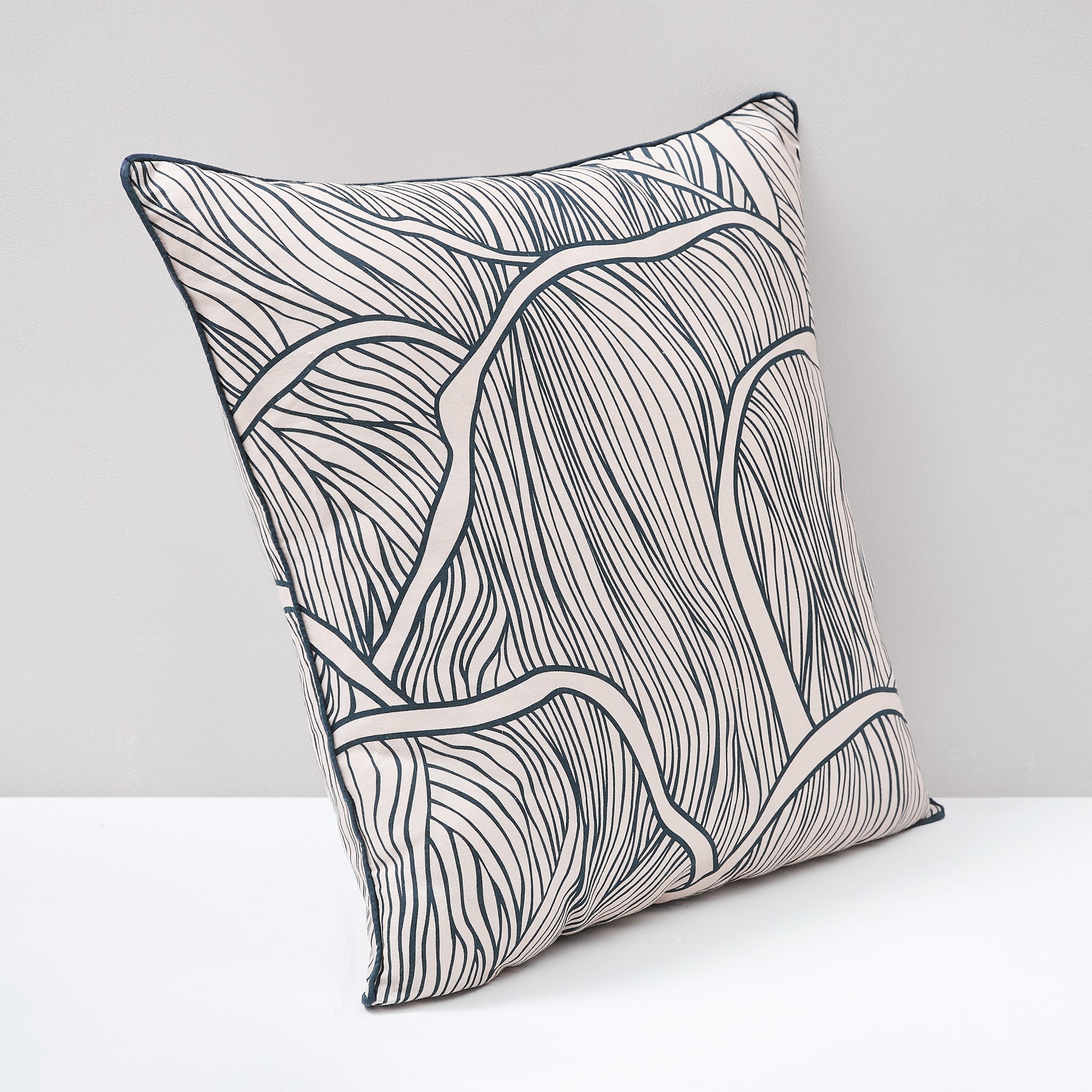 Navy/Neutral | 22" x 22"