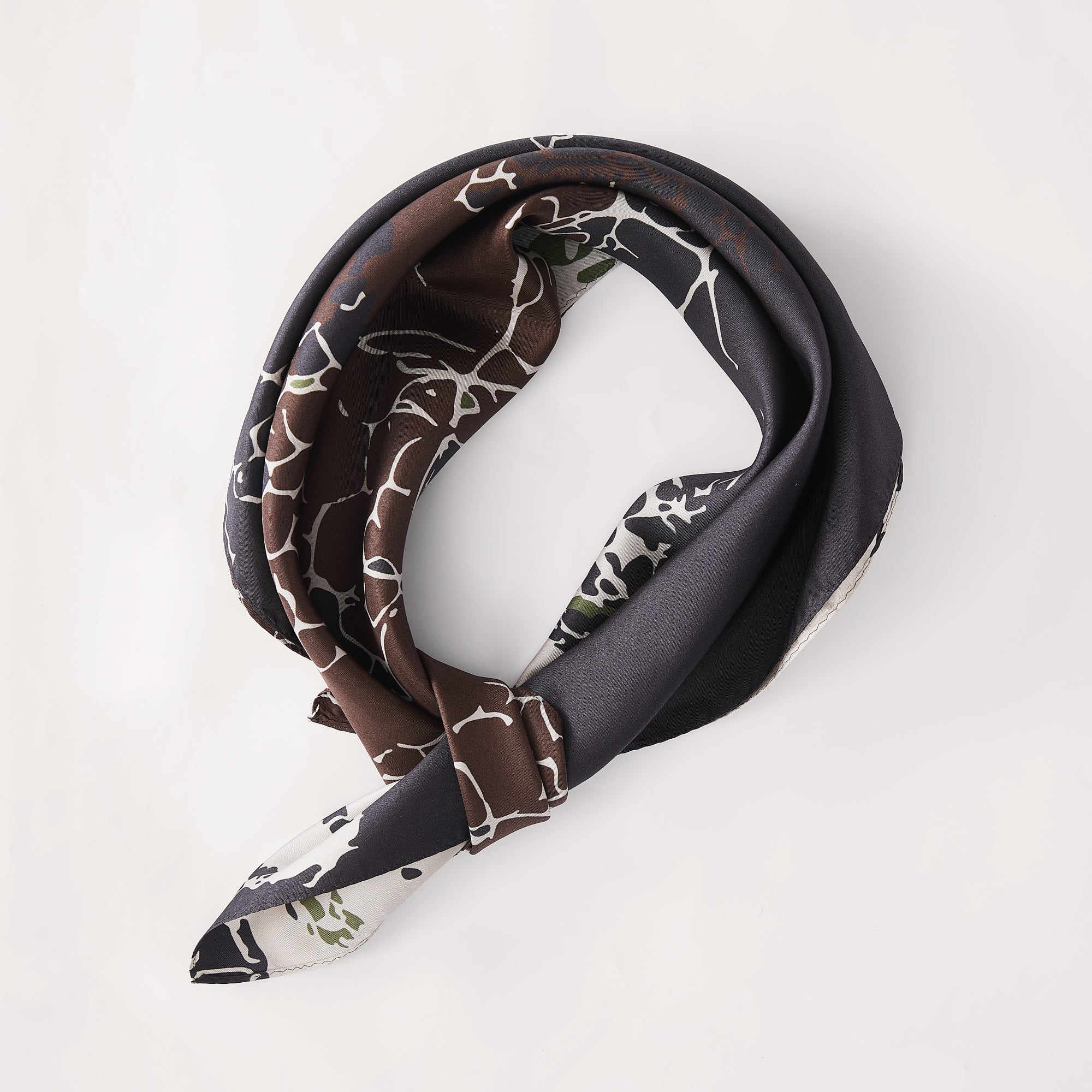 Brown/Neutral | 26" x 26"