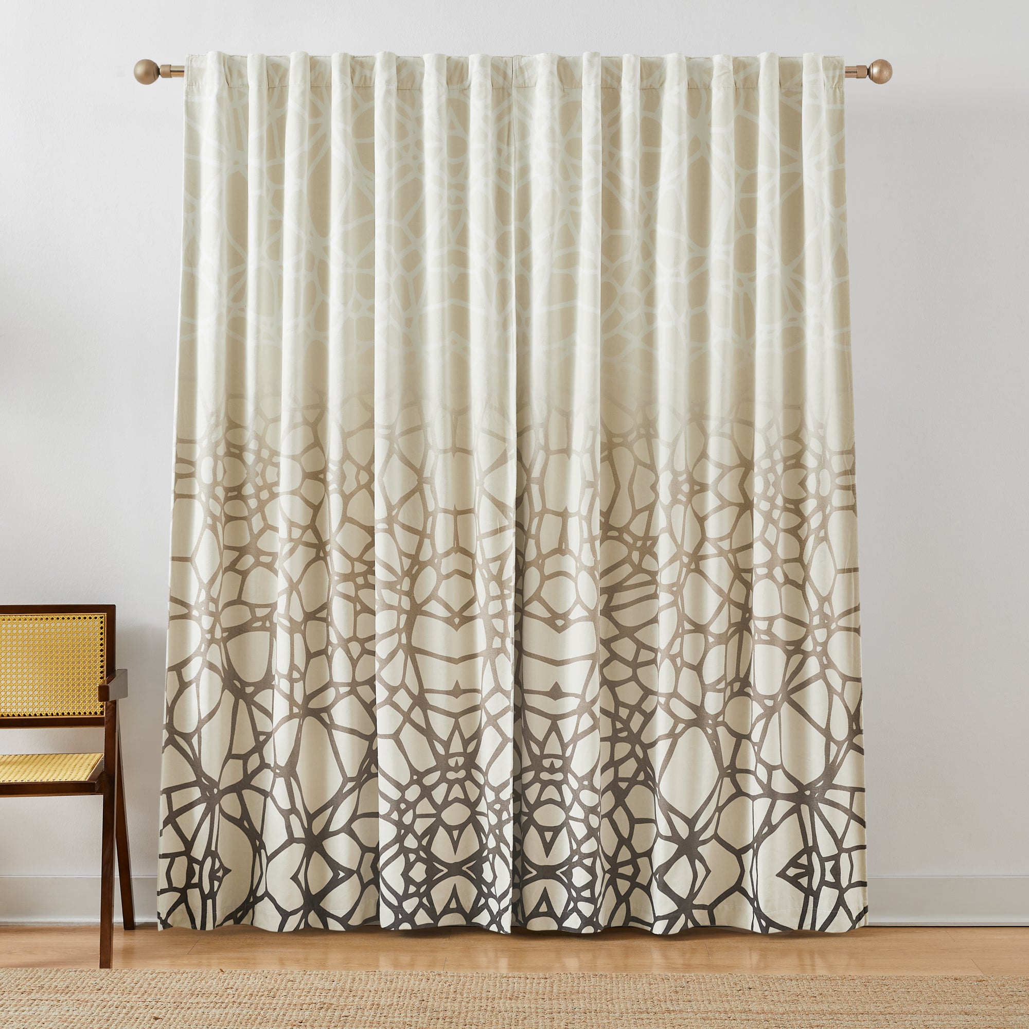 Ivory/Brown | 52" W x 84" L