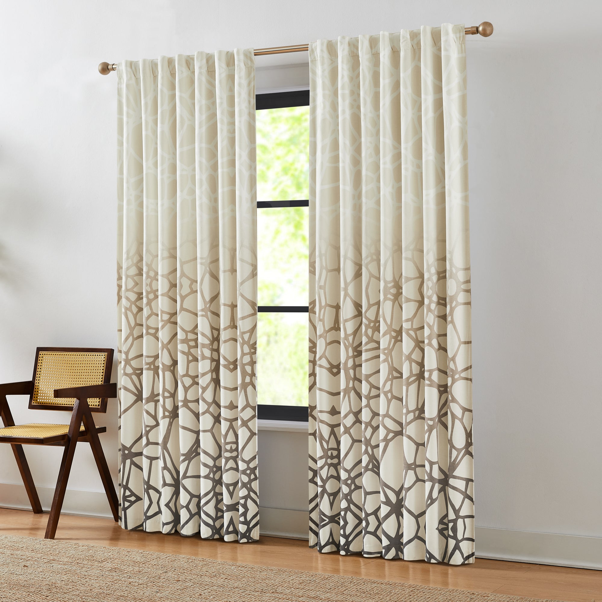 Ivory/Brown | 52" W x 84" L