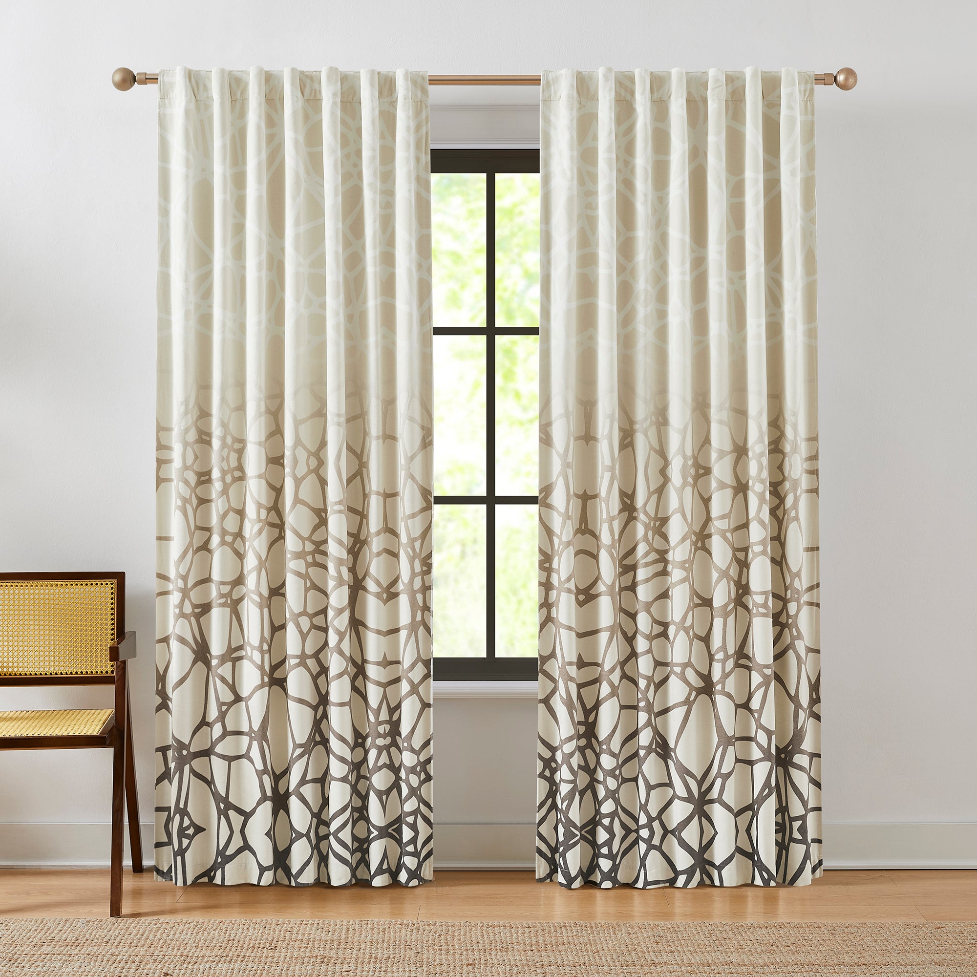 Ivory/Brown | 52" W x 84" L
