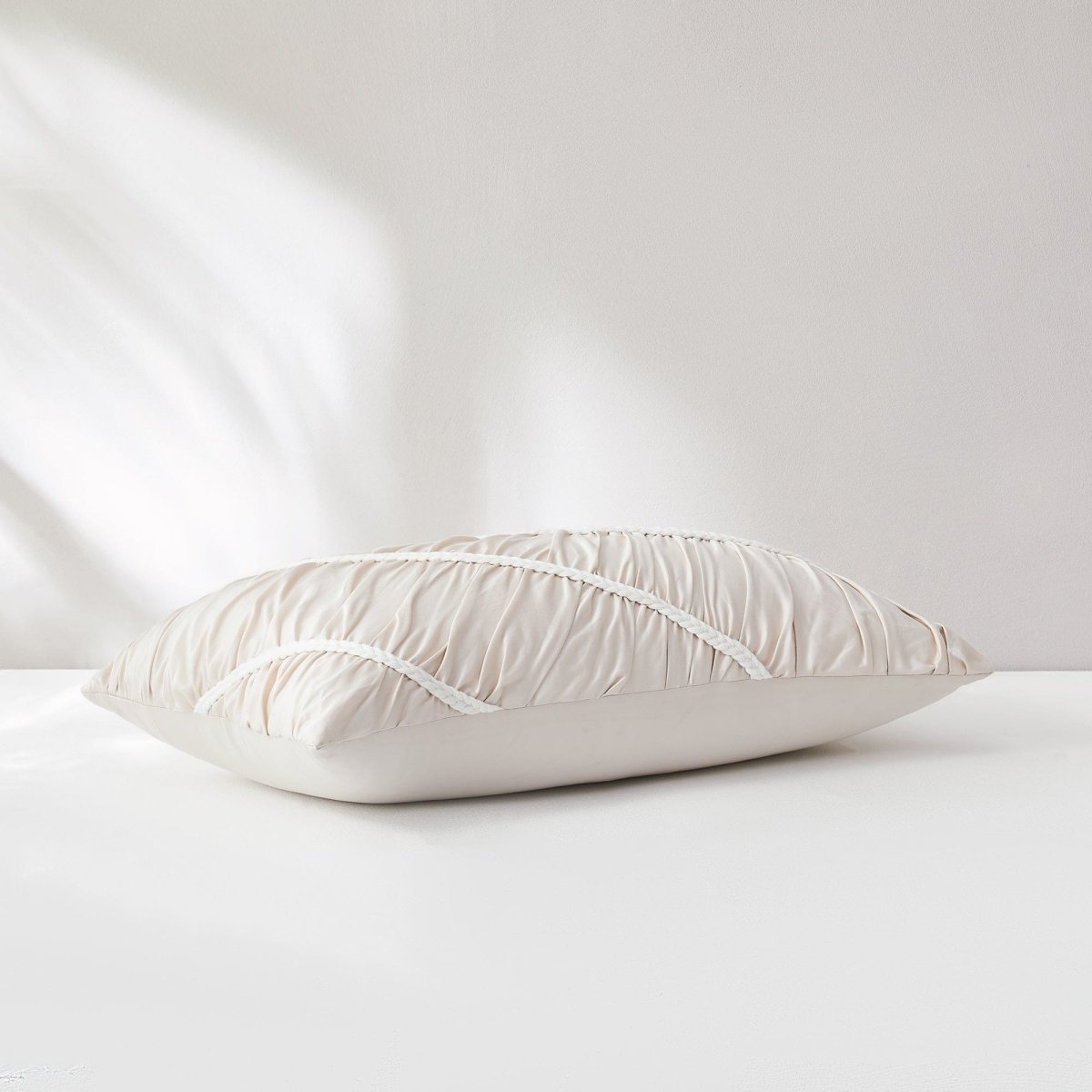 Cream | 14" H x 24" W