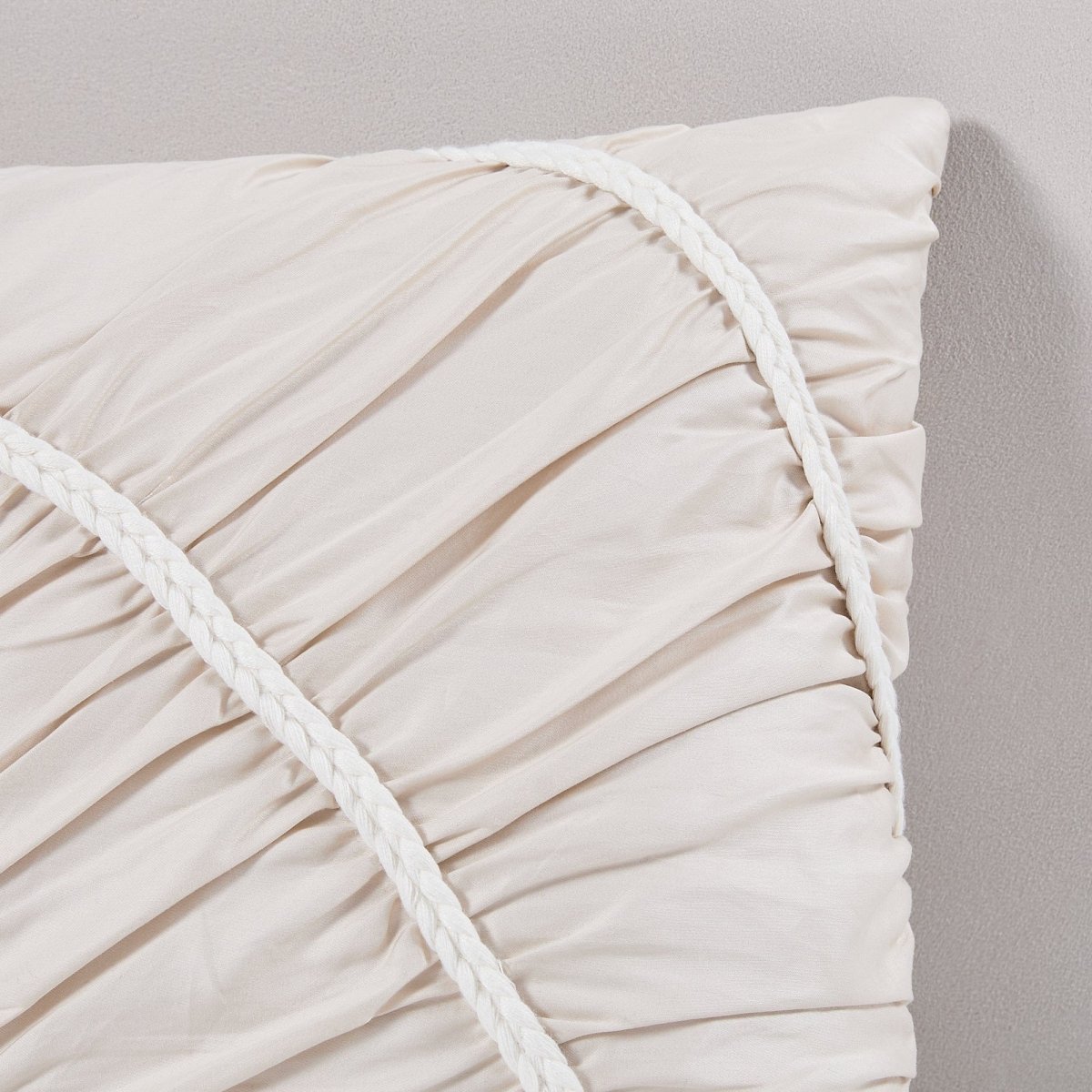 Cream | 14" H x 24" W