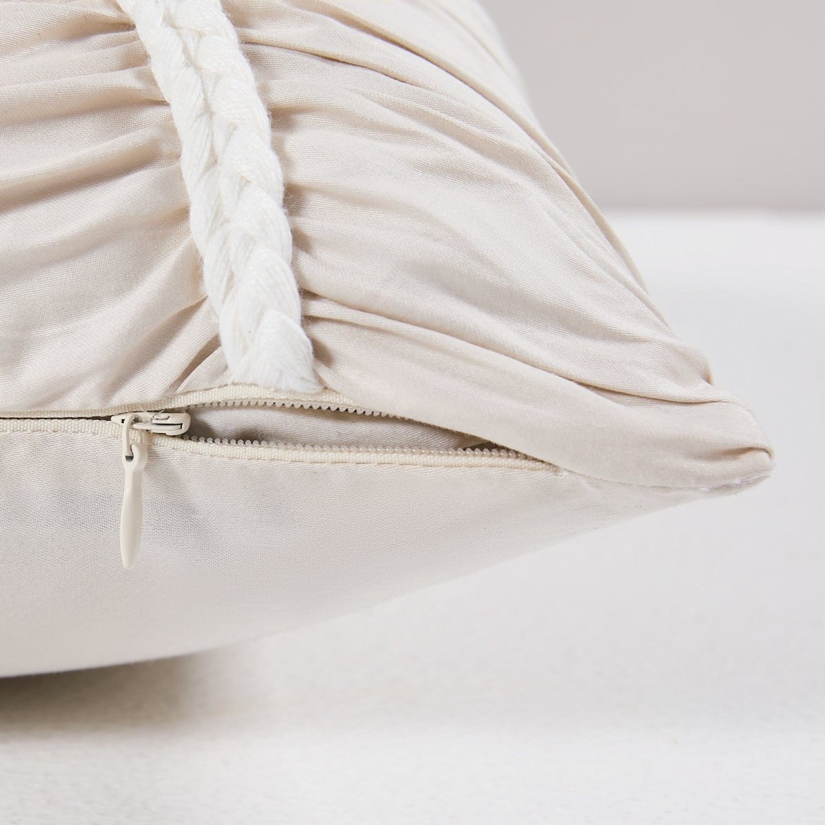 Cream | 14" H x 24" W