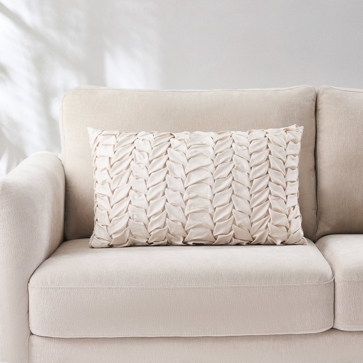 Cream | 14" H x 24" W