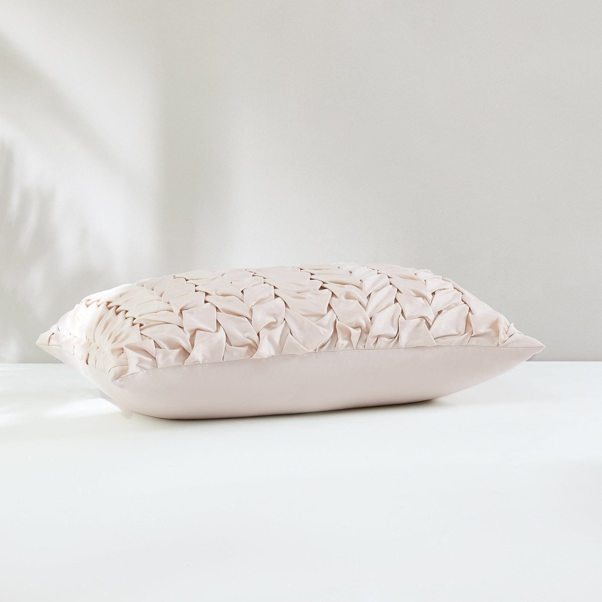 Cream | 14" H x 24" W