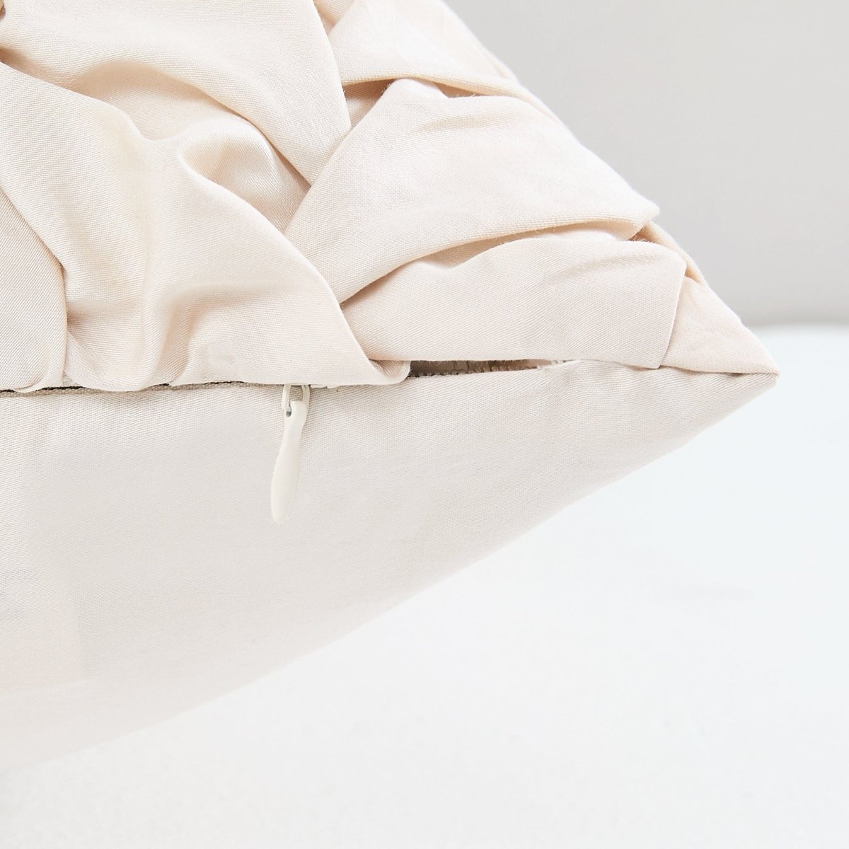 Cream | 14" H x 24" W