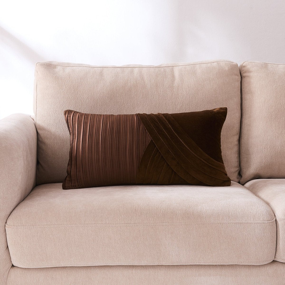 Brown | 12" H x 22" W