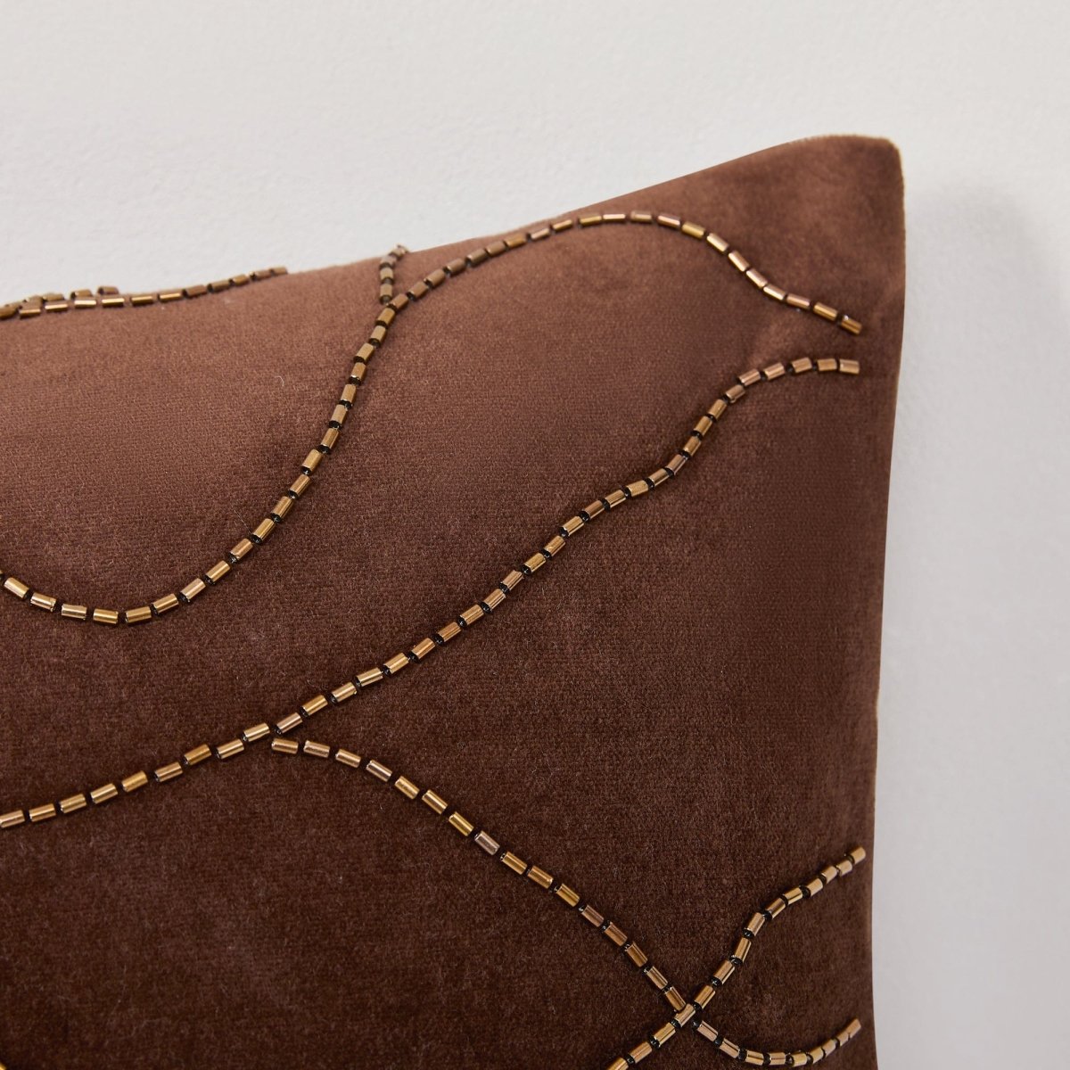 Brown | 12" H x 22" W